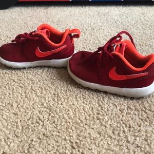Toddler Nike’s 6C